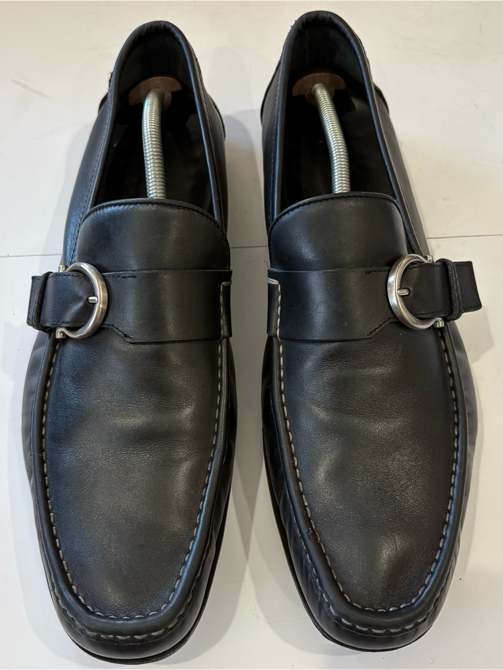 Salvatore Ferragamo Men’s Approx 10.5 Black Leather Gancini Buckle Loafers Italy